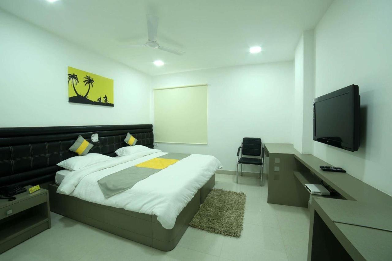 La Riviera Suites Madhapur Hyderabad Eksteriør bilde